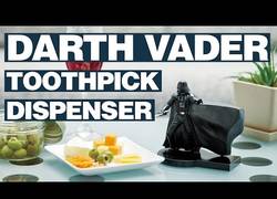 Enlace a El genial dispensador de palillos de dientes para los amantes de Star Wars