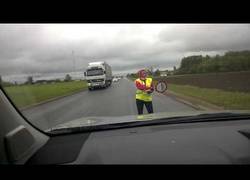 Enlace a Esta controladora del tráfico sabe combatir el frío de Estonia