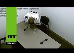 Enlace a Rompe sus esposas y se fuga de la cárcel