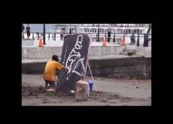 Enlace a ¿Qué está pintando este artista callejero?