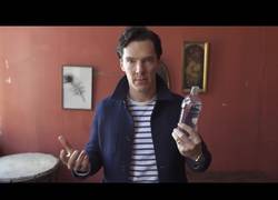 Enlace a El genial truco de Benedict Cumberbatch con agua