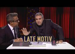 Enlace a La enorme parodia de Raúl Pérez imitando a Antonio García Ferreras en Late Motiv