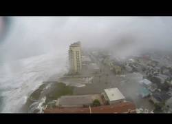 Enlace a El terrorífico efecto del huracán Matthew en una playa de Jacksonville
