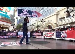 Enlace a Y aquí lo mejor del campeonato mundial de malabarismos de estas señales en forma de flecha