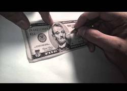 Enlace a ¡Menudo artista! Convirtiendo un billete de 5 dólares con la cara de Bill Murray