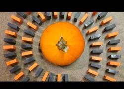 Enlace a Así se felicita el Halloween en forma de dominó