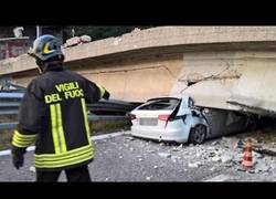 Enlace a El terrible derrumbe de este puente cayendo sobre un coche