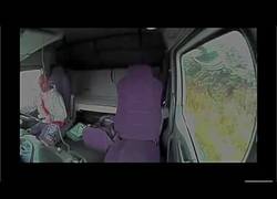 Enlace a El terrible momento en el que un polaco mató a una madre y tres niños por estar despistado...