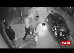 Enlace a Cuando estás tan tranquilo de fiesta y te explota un cigarro electrónico en el bolsillo