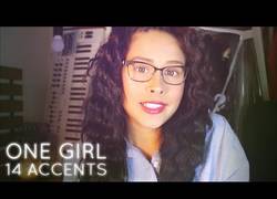 Enlace a La chica que habla inglés con 14 acentos de diferentes partes del mundo