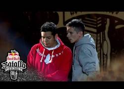 Enlace a Skone se proclama campeón Internacional en la Red Bull Batalla de los Gallos