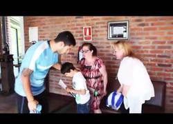 Enlace a El enorme gesto de Luis Suárez en Uruguay con un niño con el síndrome 