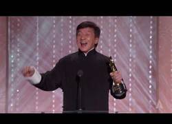 Enlace a Jackie Chan recibe Óscar Honorífico de la academia por su trayectoria