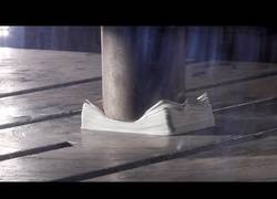 Enlace a Viendo la famosa prensa hidráulica... pero en Slow Motion