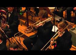 Enlace a Uno de los temas más épicos de Star Wars interpretado en vivo por la Prague Film Orchestra