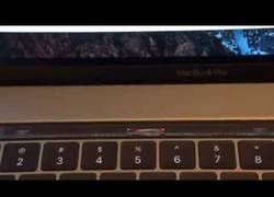 Enlace a Jugando al Doom con la nueva barra táctil del Macbook Pro