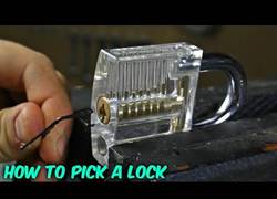 Enlace a Así es como se abre un candado de manera sencilla [Inglés]