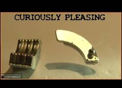 Enlace a Nunca habías visto unos imanes juntándose en cámara lenta