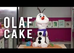 Enlace a La tarta de Olaf que querrás hacer para tus hijos