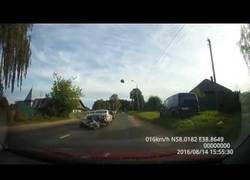 Enlace a ¿Sabíais que los cascos pueden volar? Ya verás