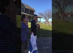 Enlace a Combinando el fútbol americano y dentista para sacarte una muela