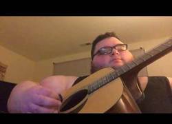 Enlace a Jon Sudano esta vez con guitarra nos toca Hurt de Johnny Cash