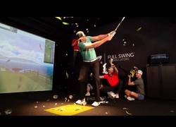 Enlace a Dude Perfect jugando al golf con un tiempo extremo