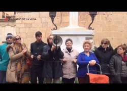 Enlace a Los vecinos de Callosa del Segura impiden el primer intento de retirar la Cruz de los Caídos