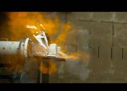 Enlace a Destruyendo un iMac con un tubo de combustión