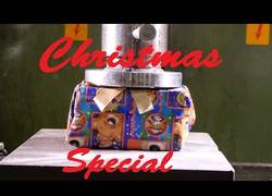 Enlace a La famosa prensa hidráulica nos desea felices fiestas como mejor sabe