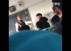 Enlace a Nunca llegues tarde a clase con este profesor o lo pagarás muy caro