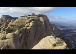 Enlace a Castellers en la cima de Cavall Bernat en Montserrat