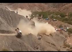Enlace a Otra vez pasó, el accidente en el Dakar 2017 que deja fuera a Carlos Sáinz