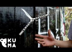 Enlace a La increíble habilidad de este chico con la navaja mariposa