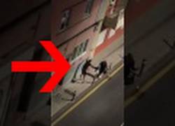 Enlace a FALSA DENUNCIA DE VIOLENCIA DE GÉNERO - Mujer se pega a si misma mientras discute con su pareja