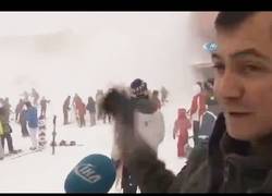 Enlace a La curiosa reacción del dueño del hotel al ver como una avalancha se traga a muchos de sus cliente