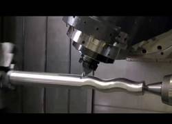 Enlace a La máquina de moldear el metal es totalmente hipnotizante