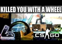 Enlace a Humillando a la gente en CS:GO mientras juegas con un volante