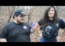 Enlace a Esta chica se deja electrocutar por un taser en el culo