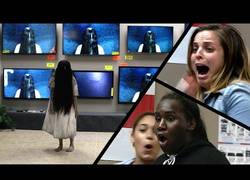 Enlace a La terrorífica broma mientras estás comprando una TV en una tienda