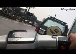 Enlace a Jugando al GTA en la vida real con una moto