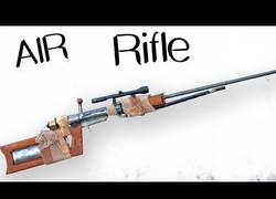 Enlace a Este hombre recrea completamente a mano el fusil de Metro