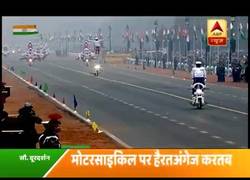 Enlace a El desfile militar de los motoristas de la India con mucho peligro