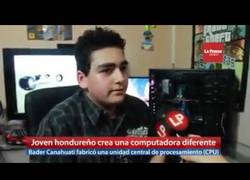 Enlace a Presentan a este chico como un prodigio de la informática en Honduras por cambiar el disco duro