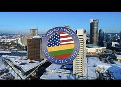 Enlace a Lituania también se presenta a Donald Trump de forma magistral