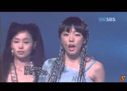 Enlace a Bailarina sufre un ataque epiléptico y nadie le ayuda [1:32]