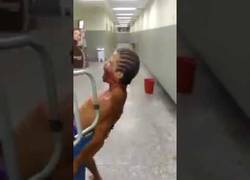 Enlace a Aparece un zombie en un hospital de Brasil que entró en locura con la gente