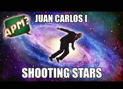 Enlace a Juan Carlos I se une a la moda del Shooting Star con su famosa caída