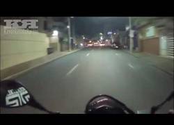 Enlace a Si la vida te da muchos semáforos verdes desconfía o te pasará como a este motorista