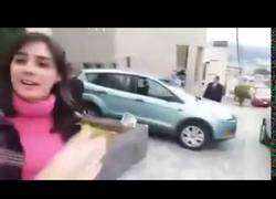 Enlace a Pilla a su esposa saliendo de un motel con su amante el día de la mujer